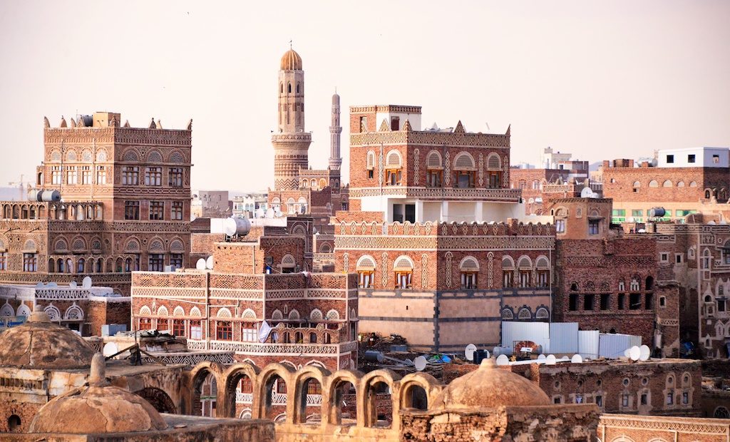 مجلس الشورى يدين قرار حكومة مرتزقة العدوان برفع سعر الدولار الجمركي من 500 إلى 750 ريال للدولار للبضائع المستوردة بالعملة الأجنبية